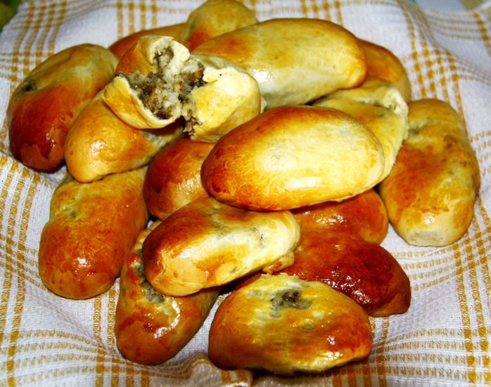 БЕЛЫЕ СУШЕНЫЕ ГРИБЫ С ЛУКОМ И КАРТОФЕЛЬНЫМ ПЮРЕ